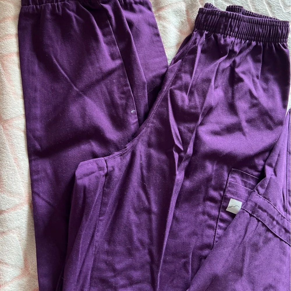 Scrub set